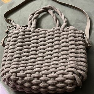 Elegant Tan/mauve Woven Handbag